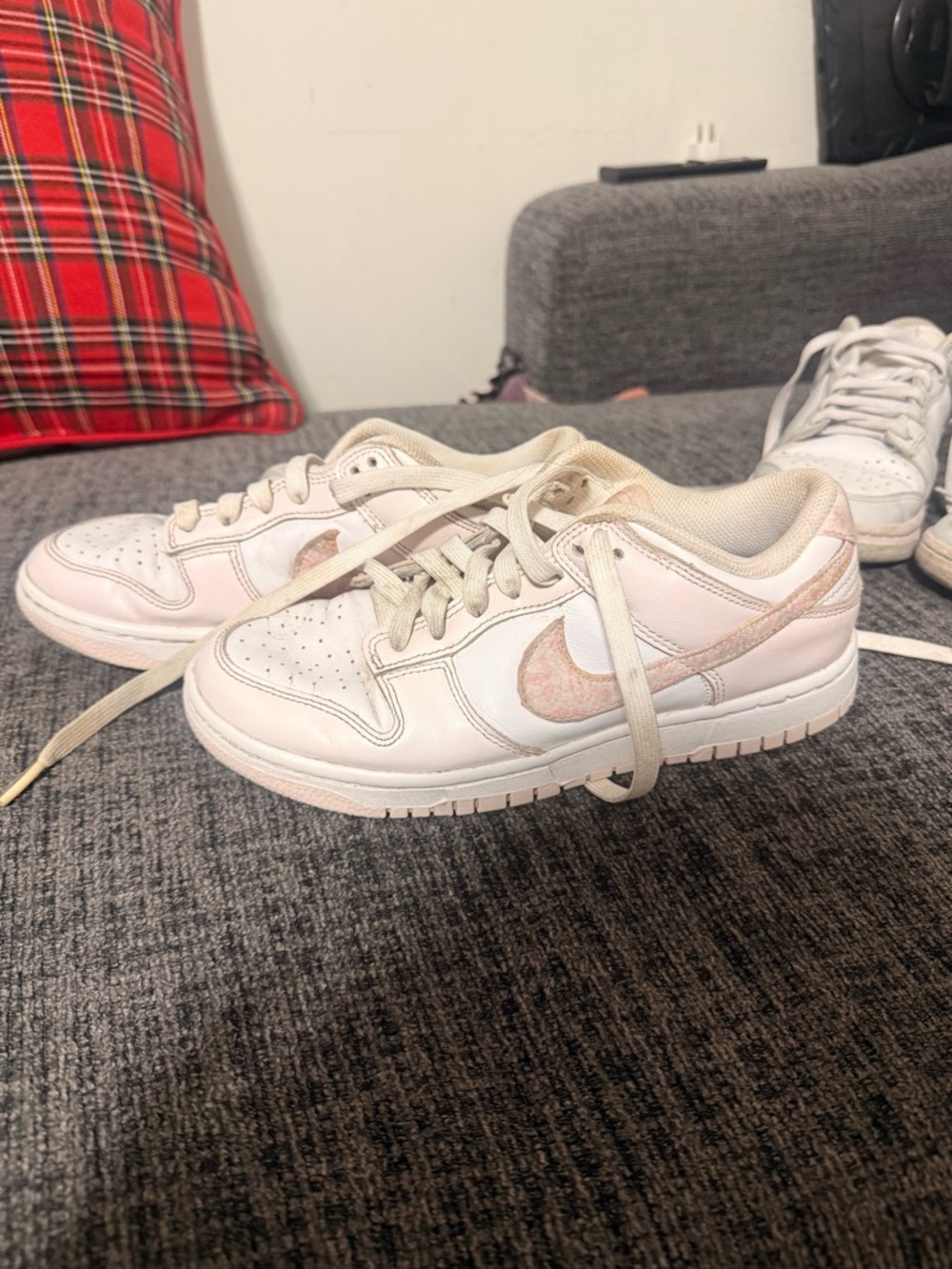 Nike Low-Top Sneakers in White and Light Pink